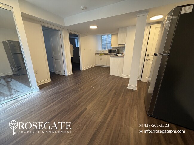 Photo du bâtiment - Affordable 2-Bedroom Basement Apartment with Parking – Mississauga
