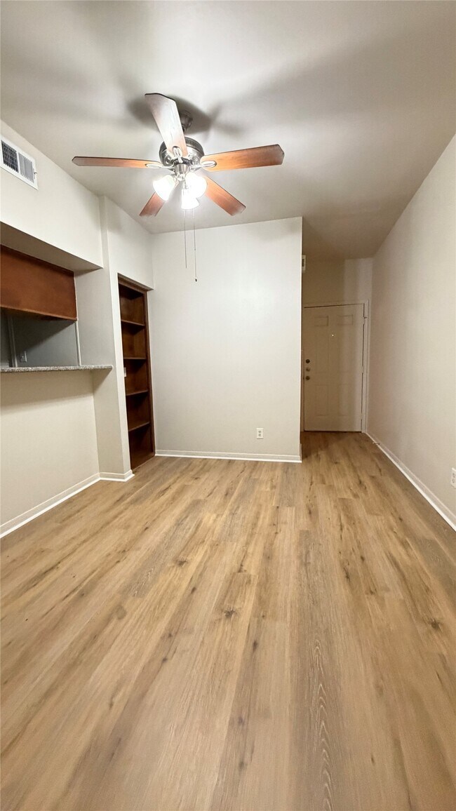 Building Photo - 6500 Harbor Town Dr