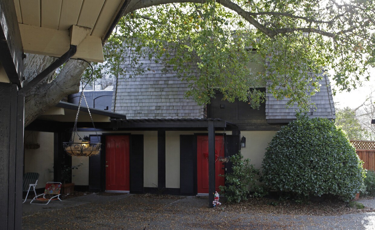 Foto del edificio - 957-959 Almanor Ct