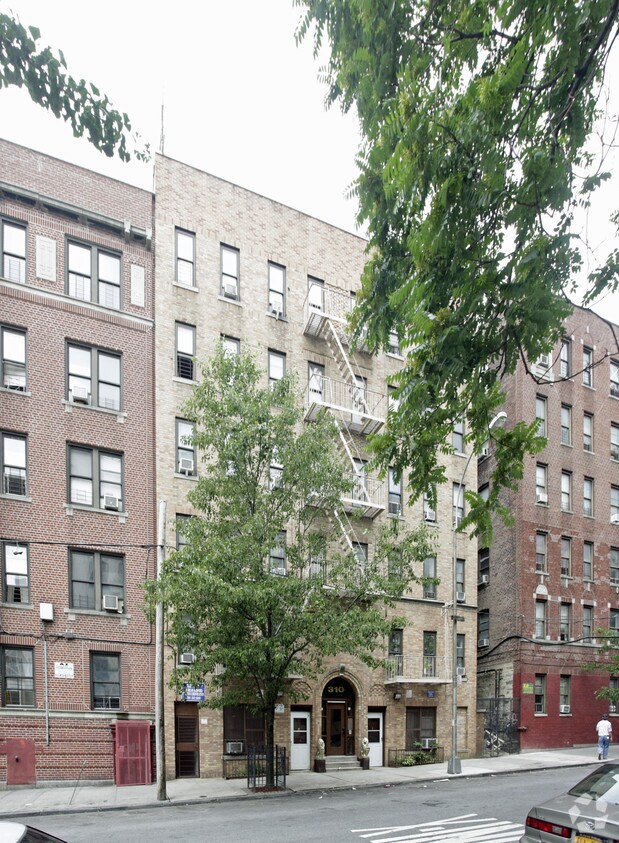 Building Photo - 310 E 196th St