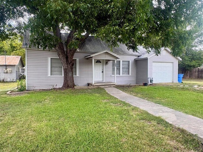 Building Photo - 815 Lizzie St