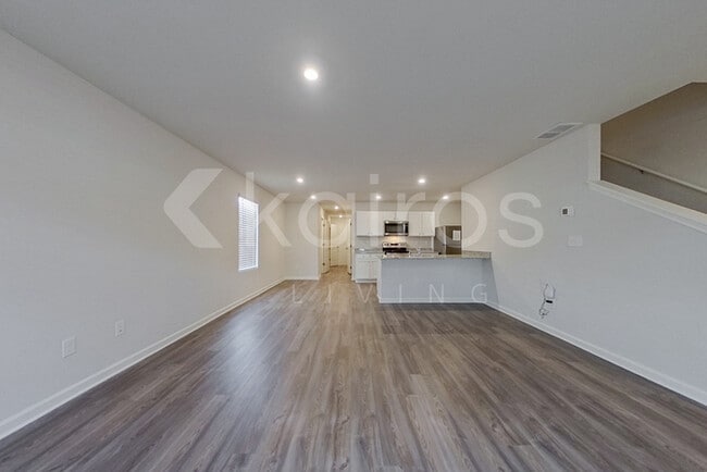 Building Photo - 329 Ironwood Ct
