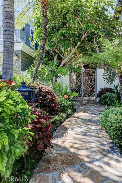 Foto del edificio - 3005 N Poinsettia Ave