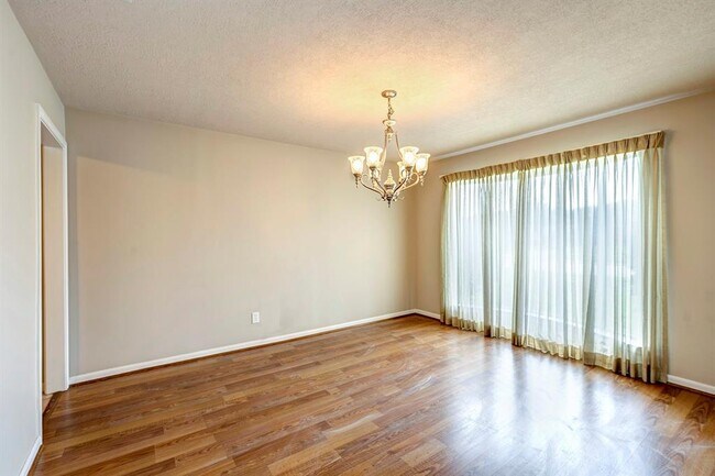 Foto del edificio - 1159 Bournewood Dr