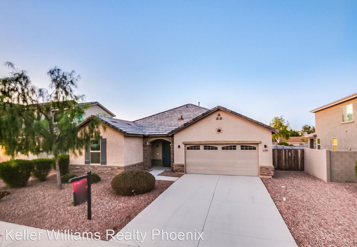 3 br, 2 bath House 17006 West Hilton Avenue House Rental in