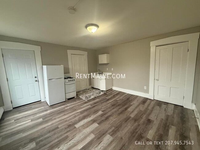 Building Photo - 76 Court St