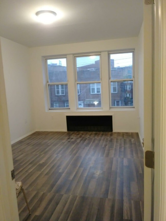 Building Photo - 605 Midwood St