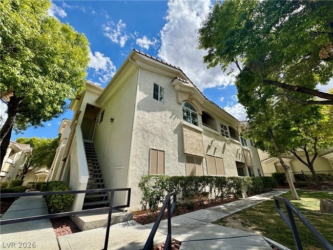 Foto del edificio - 1420 Red Crest Ln
