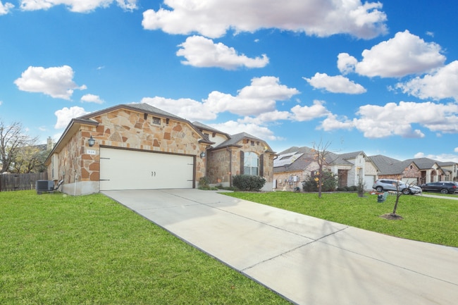 Building Photo - 818 Valentino Dr