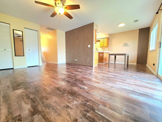 Building Photo - 636 E Whispering Oaks Ct