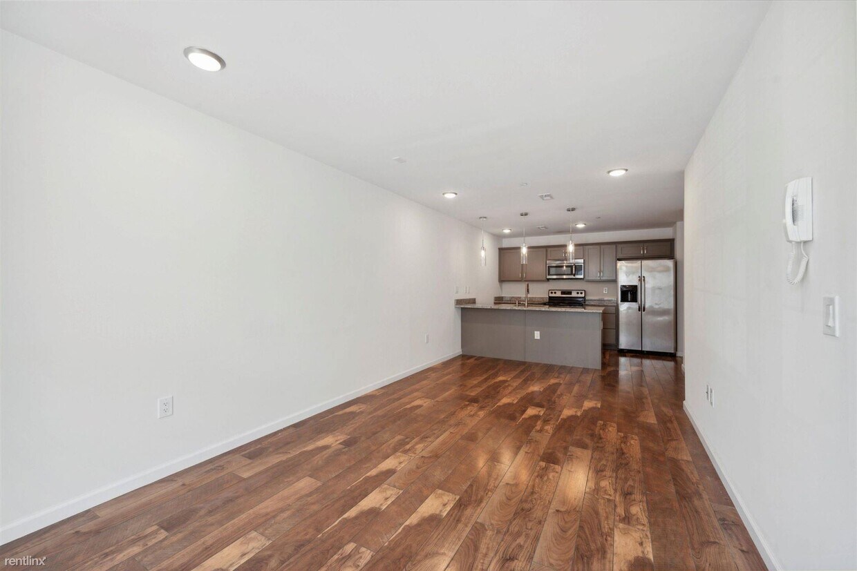 Foto principal - 2 br, 2 bath Triplex - 4618 Sansom St Unit 1