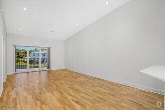 Building Photo - 832 Tanbark Dr