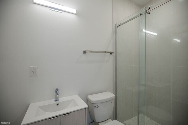 Foto del edificio - 3 br, 2 bath 4plex - 3213 HAVERFORD AVE Un...