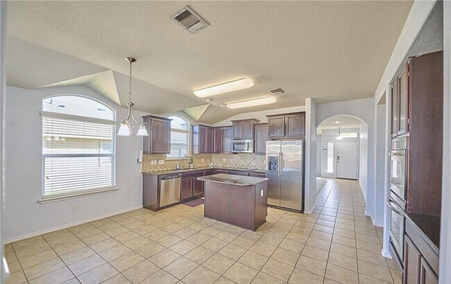 Building Photo - Viewable Now!