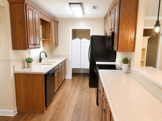 Foto del edificio - 4315 Peppergrass St