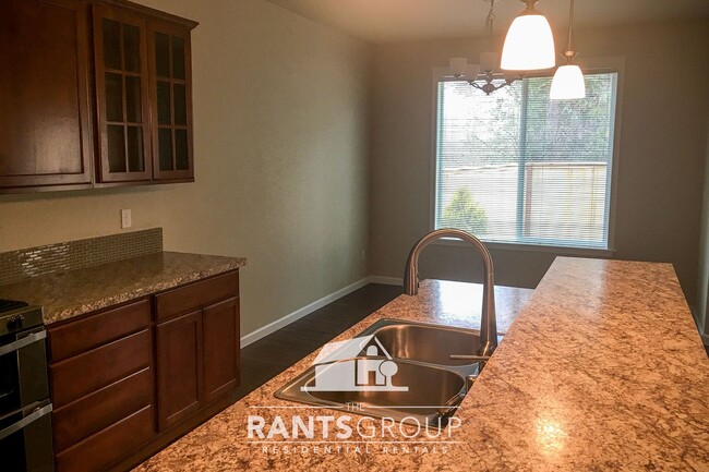Building Photo - 4-Bedroom Home in Campus Peak – Spacious L...