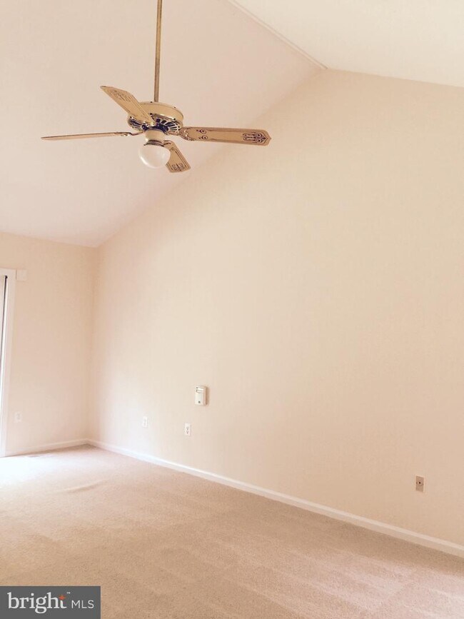 Building Photo - 8470 Clover Leaf Dr