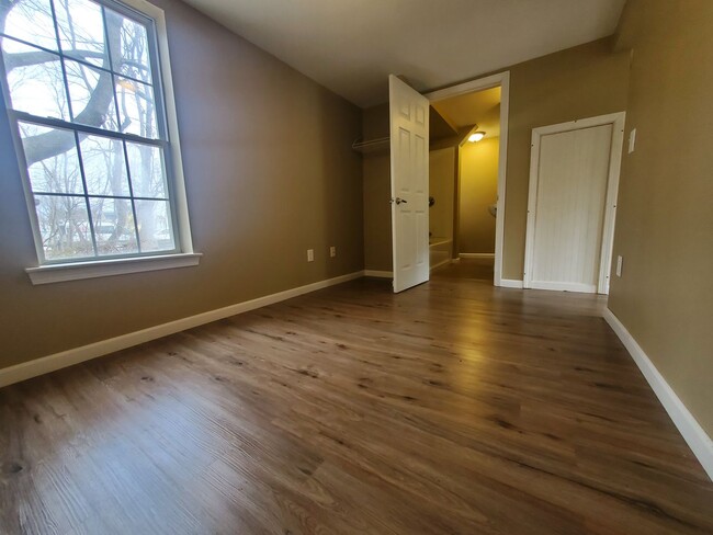 Building Photo - 12 Oak