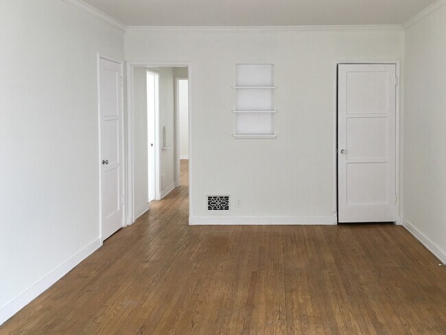 Living Room - 1960 N Vermont Ave