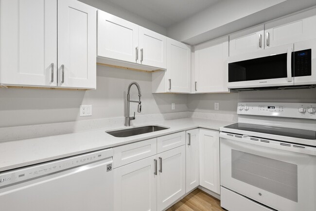 Building Photo - Garden Apartments