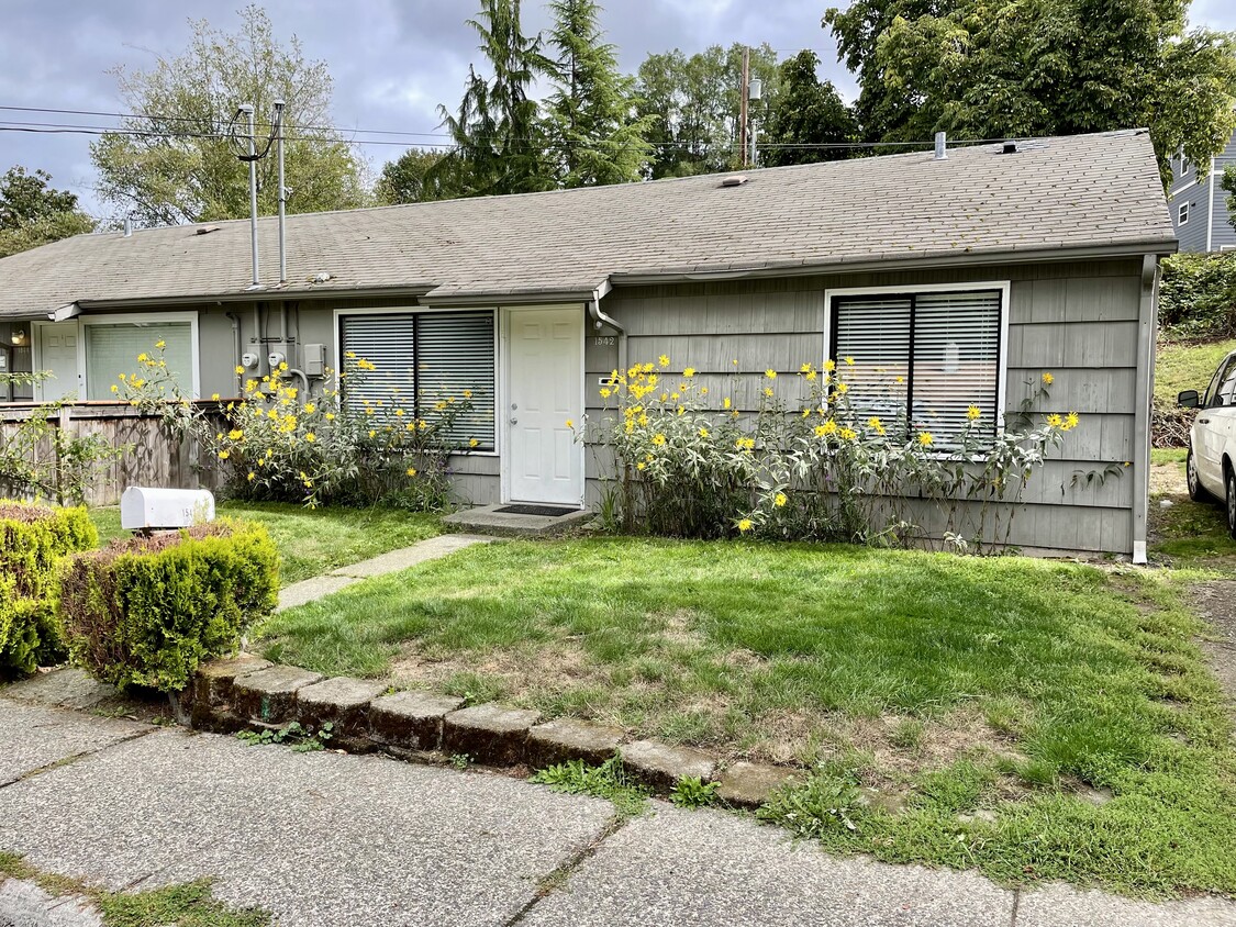 Primary Photo - 1542 Olympic Ave