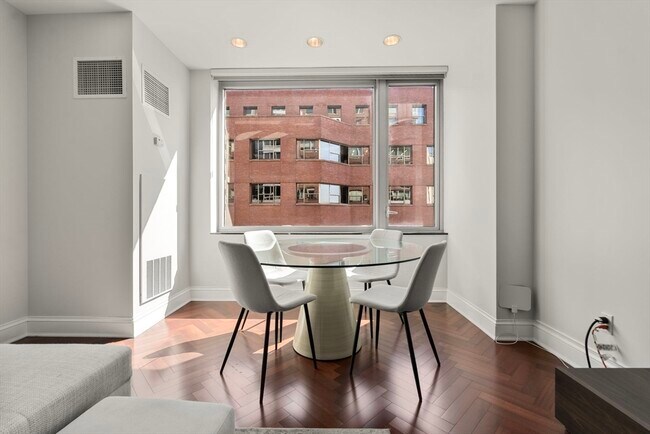Foto del edificio - 1 Charles St S