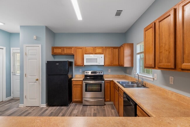 Foto del edificio - 7679 Creekside Ln