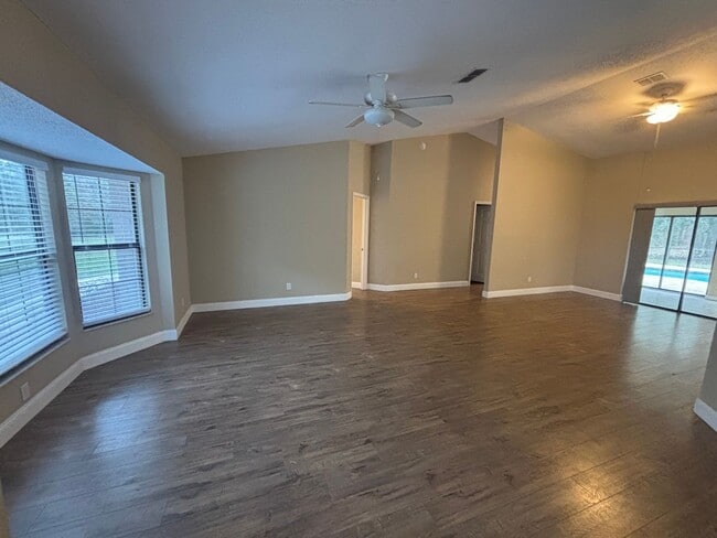 Foto del edificio - Charming 3-Bedroom Home with Pool & Upgrades in Hernando, FL