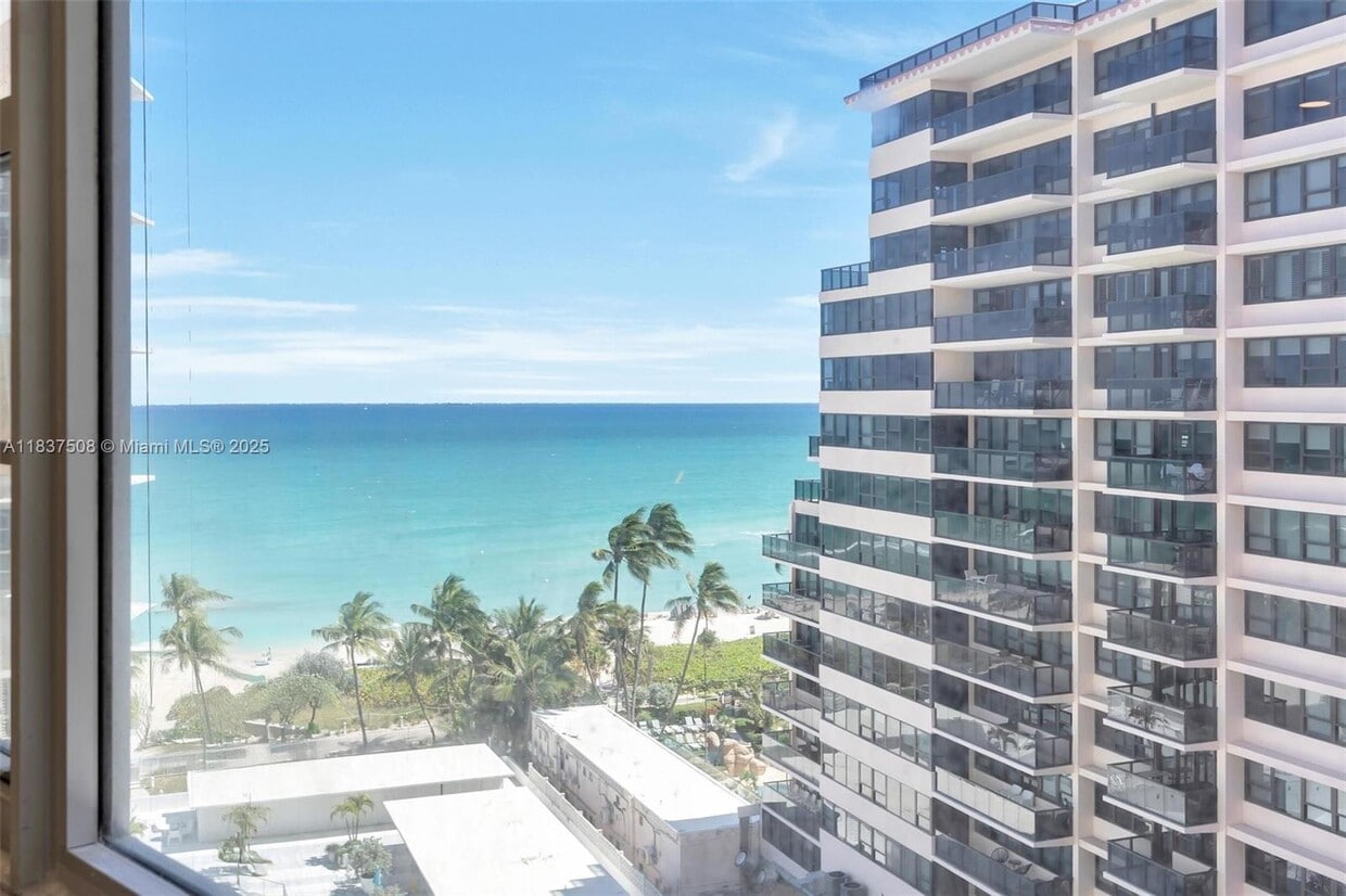 Primary Photo - 5255 Collins Ave