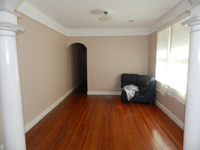 Building Photo - 4535 Canal St