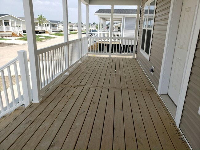 Building Photo - 30020 Pineview Cir