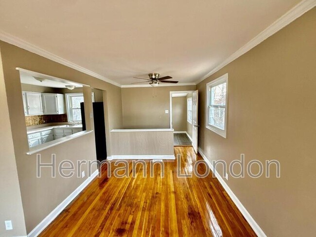Foto del edificio - 624 Science Hill Dr