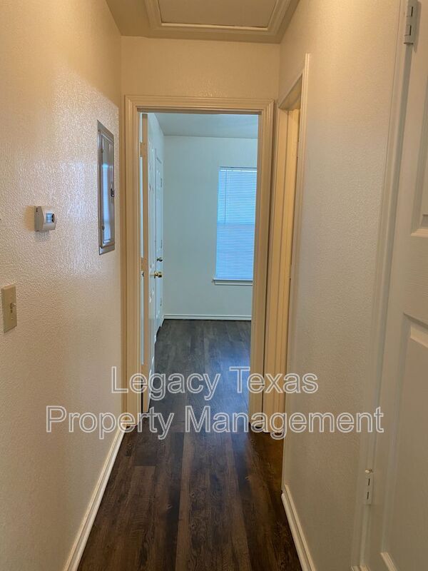 Foto del edificio - 1110 Williams Ave