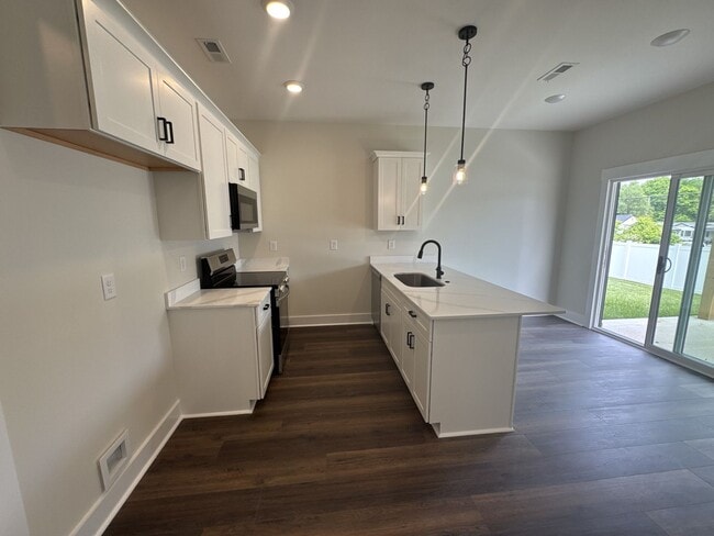 Building Photo - 4 Bedroom Pet Friendly Home For Rent Near ...