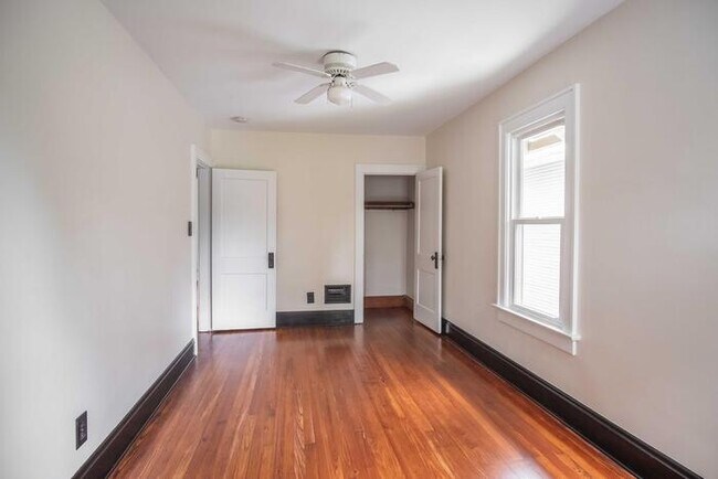 Foto del edificio - Charming 2 bed, 1 bath! COMING SOON