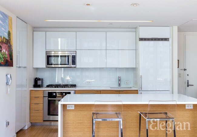 Foto del edificio - 303 E 33rd St