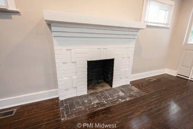 Building Photo - 1621 E 49th St