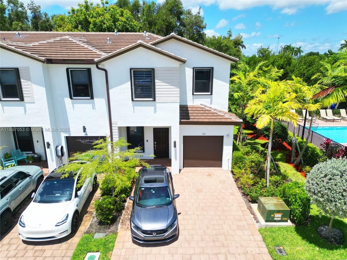 Primary Photo - 132 SW 185th Way