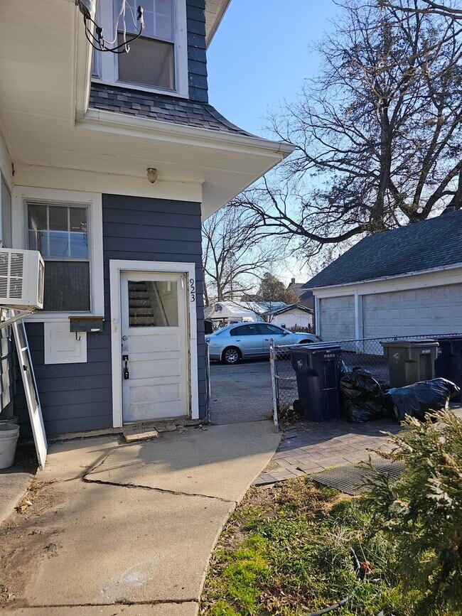 923 Preston Ave, Elgin, IL 60120 House Rental in Elgin, IL