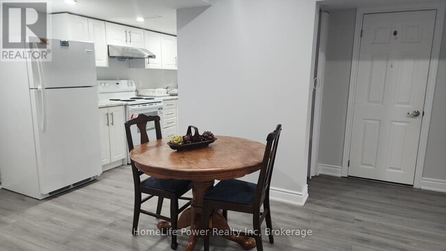 Building Photo - 43 Saddlebrook Ct