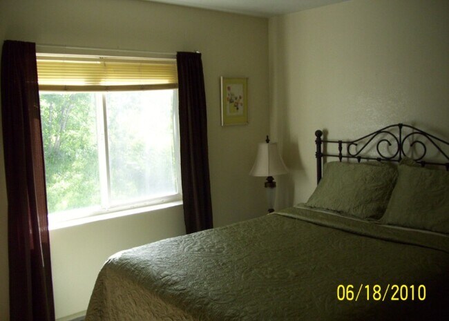 Foto del edificio - 418 N 15th Ave E