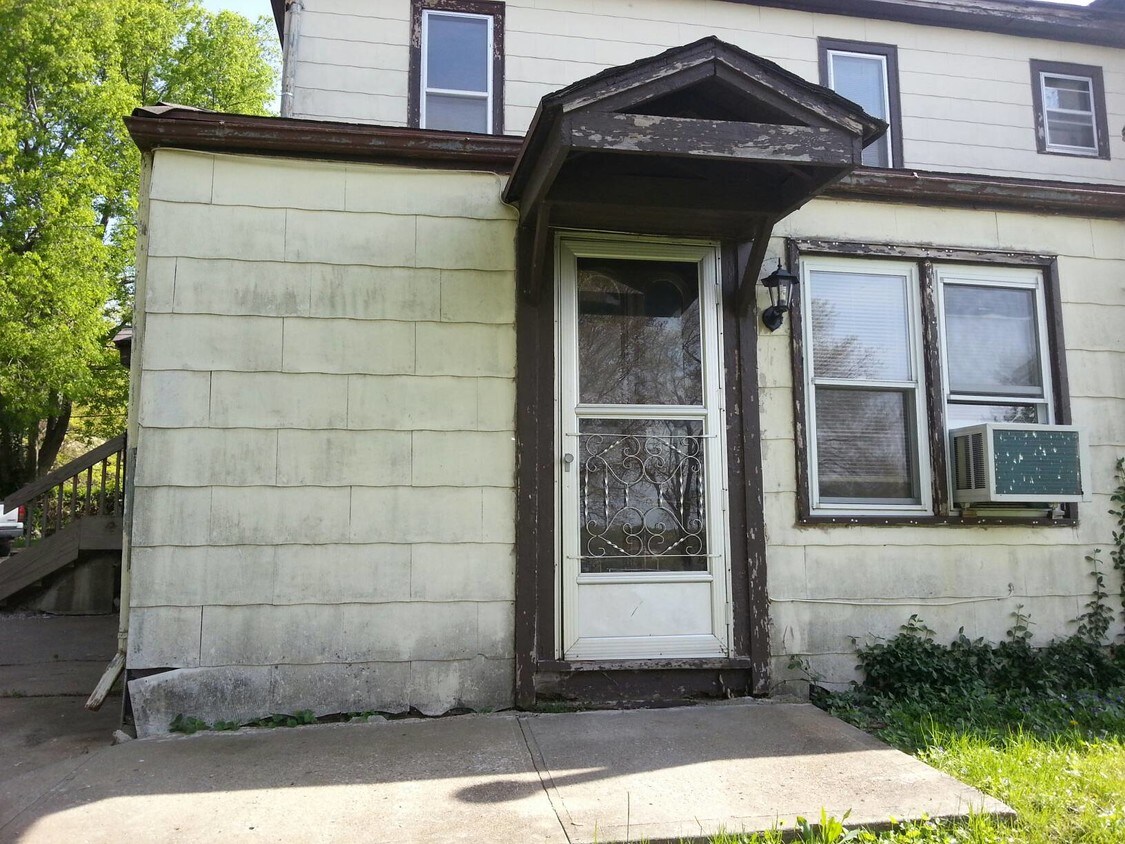 Primary Photo - 2329 S Crysler Ave