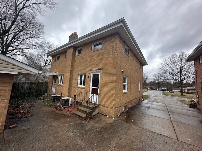 Foto del edificio - 256 Bonnett St SW