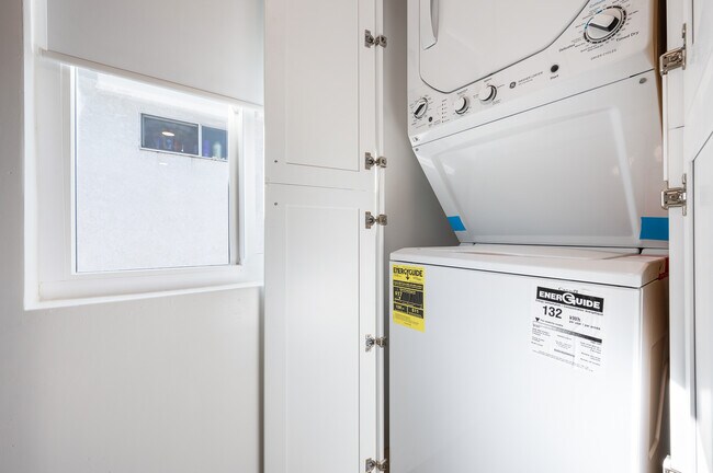 In Unit Washer Dryer - 3112 S Canfield Ave