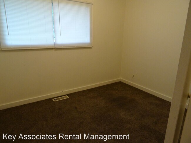 Building Photo - 3 br, 1 bath House - 3307 SE Kellam CT