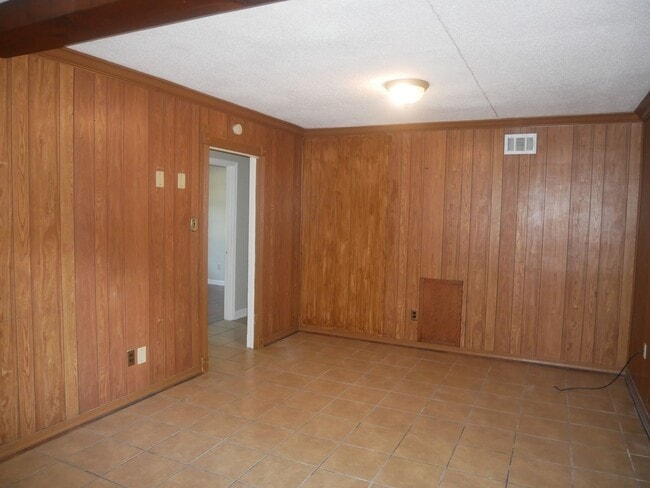 Building Photo - 3115 Mayfair Rd