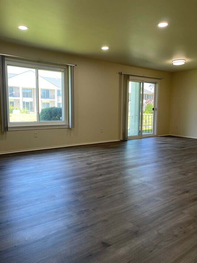 Building Photo - 14181 Ivanhoe Dr