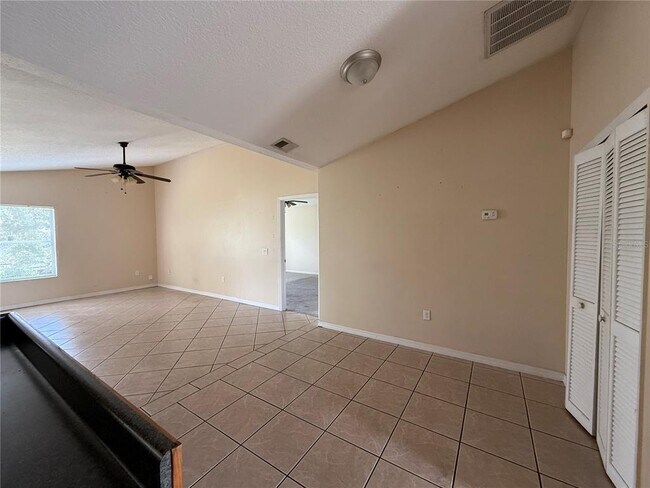 Building Photo - 2325 Kerridale St