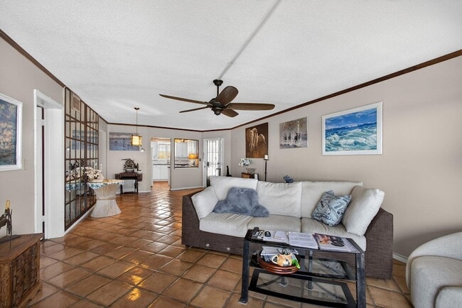 Building Photo - 907 Marina Dr