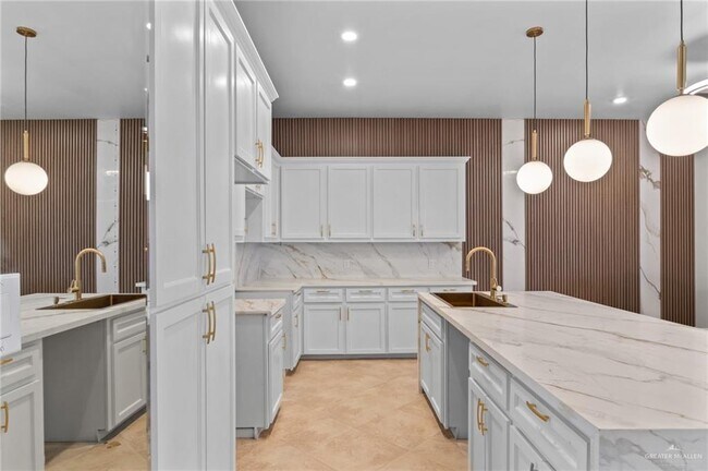 Building Photo - 24 S 5th St